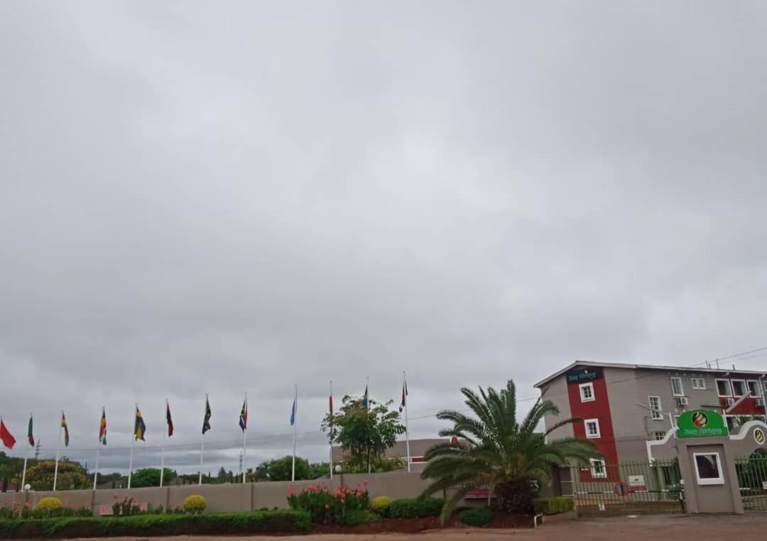Stay Afrique Hotel Bulawayo Exterior foto
